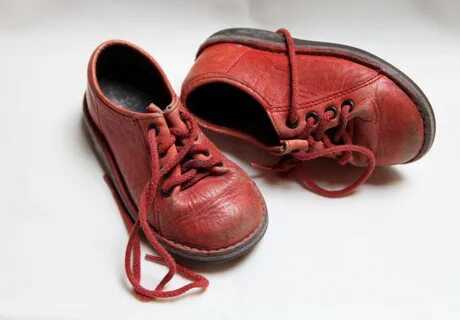 Обувь как символ социального статуса и принадлежности